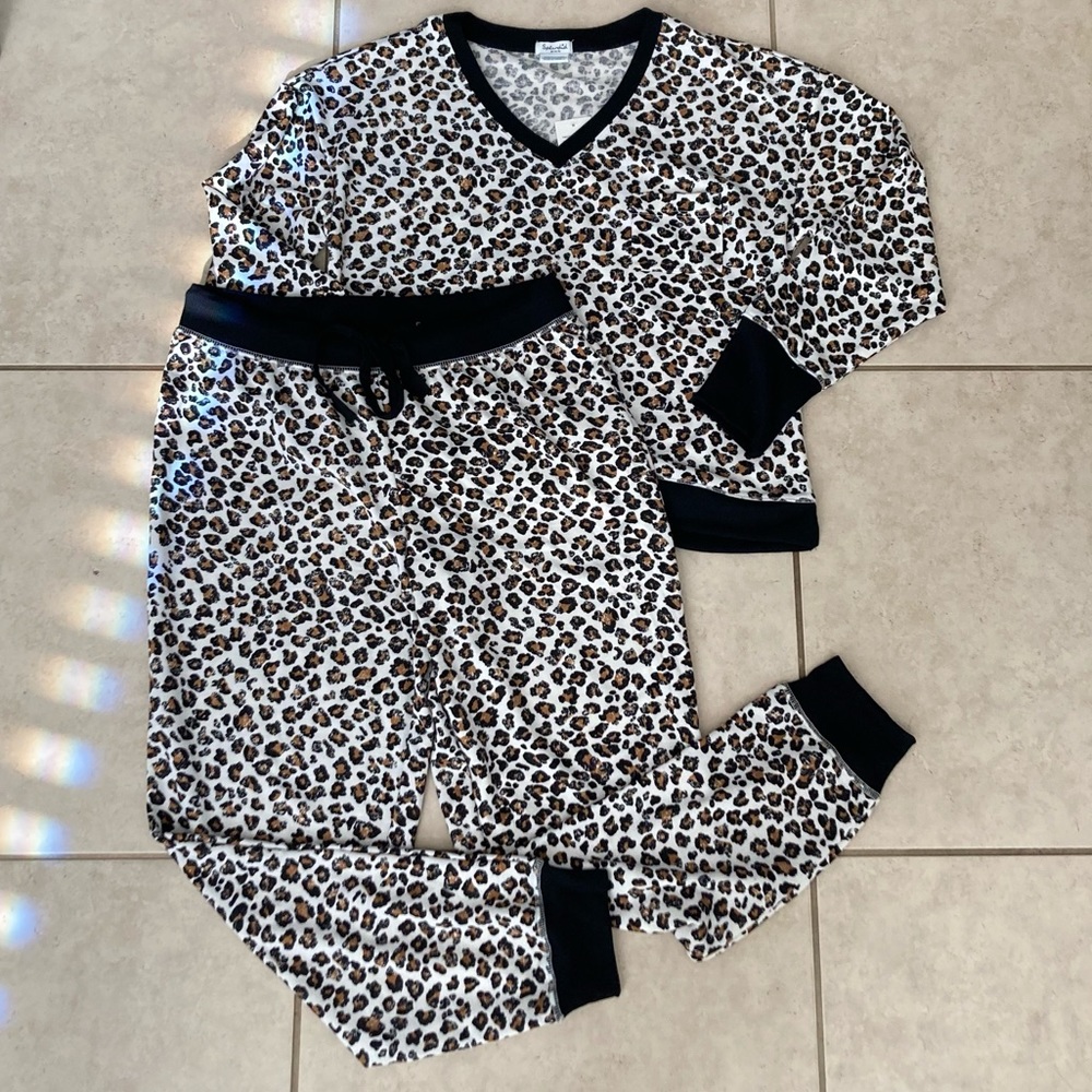 Splendid 2 piece jogger and sweater set - size M 🌻